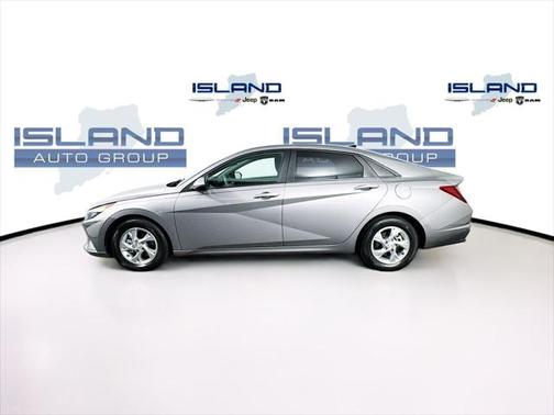 2022 Hyundai ELANTRA SE