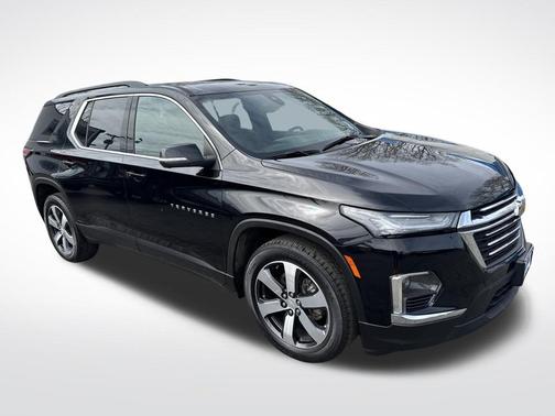 Mosaic Black Metallic 2023 Chevrolet Traverse LT Leather