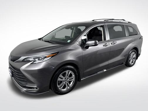 2023 Toyota Sienna Platinum 7 Passenger