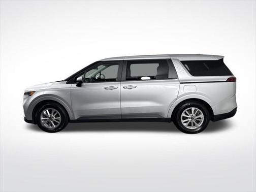 2022 Kia Carnival LX