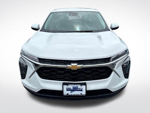 Summit White 2025 Chevrolet Trax LS