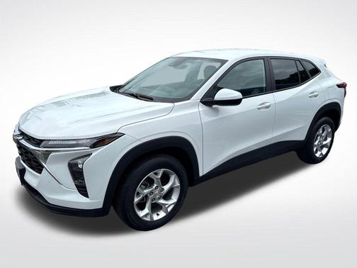 Summit White 2025 Chevrolet Trax LS
