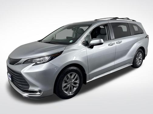 2022 Toyota Sienna XLE