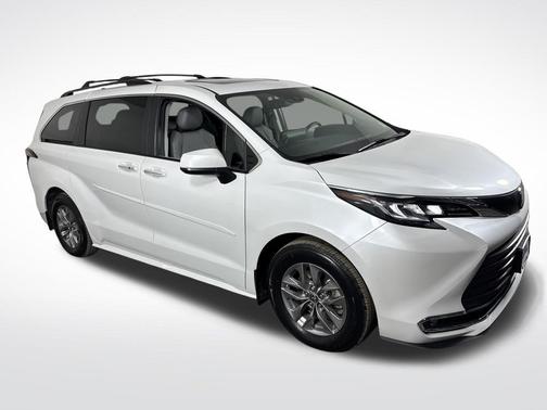 2022 Toyota Sienna XLE