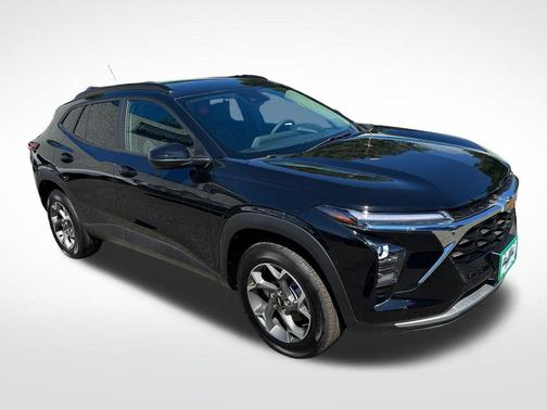 Mosaic Black Metallic 2024 Chevrolet Trax LT