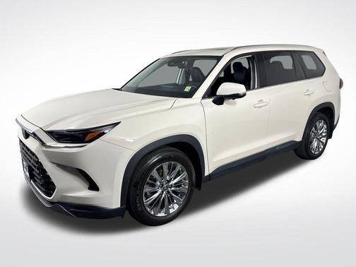 Coastal Cream 2024 Toyota Grand Highlander Platinum