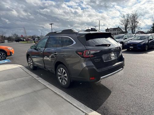 2025 Subaru Outback Touring XT