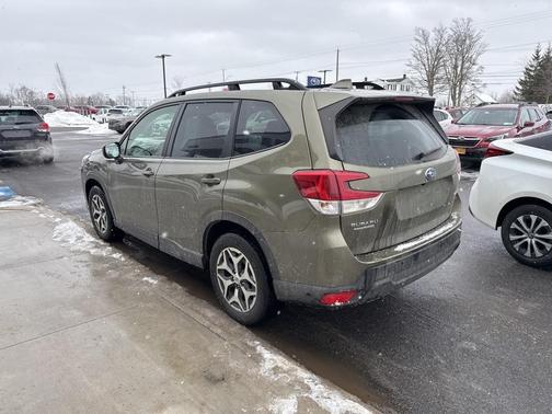 2022 Subaru Forester Premium
