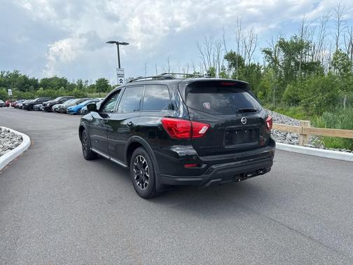 2020 Nissan Pathfinder SL