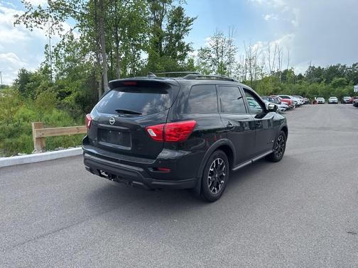 2020 Nissan Pathfinder SL