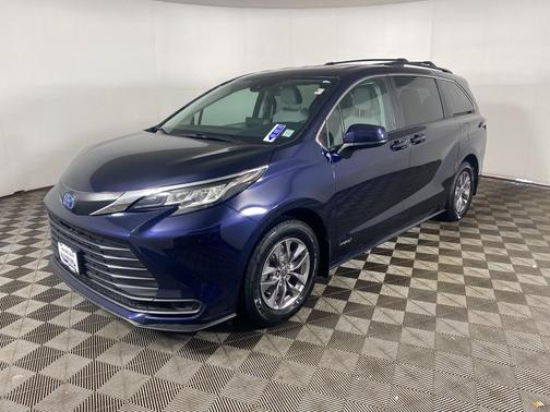 2021 Toyota Sienna LE