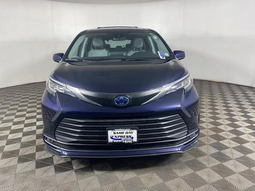 2021 Toyota Sienna LE