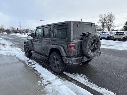 2022 Jeep Wrangler Unlimited Sahara Altitude