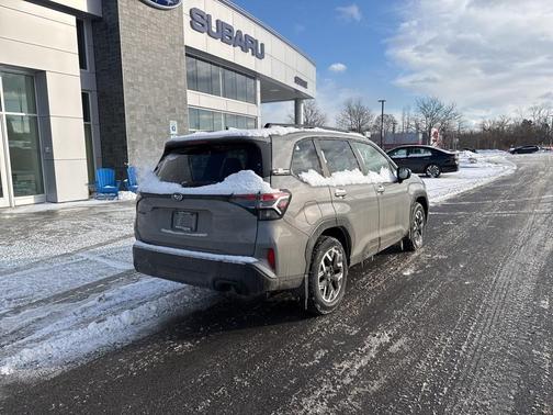 2025 Subaru Forester Premium