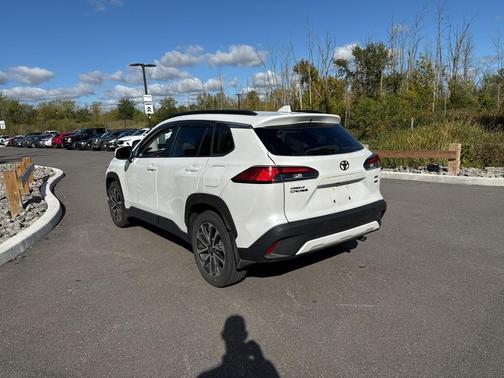 2024 Toyota Corolla Cross XLE