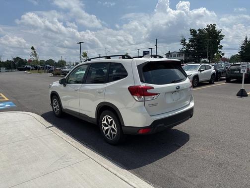 2022 Subaru Forester Premium