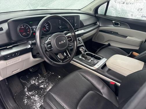 2023 Kia Carnival LX