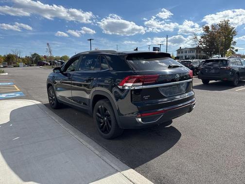 2022 Volkswagen Atlas Cross Sport 2.0T SE w/Technology
