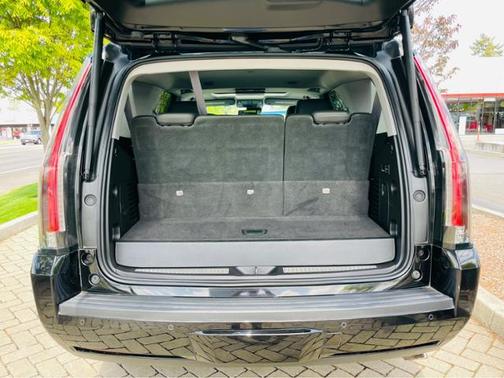 Photo 4 of 30 of 2016 Cadillac Escalade Premium