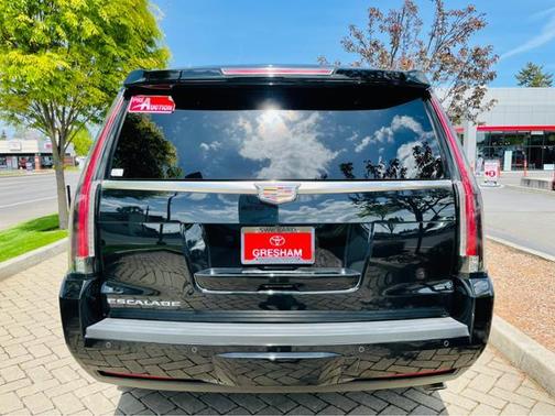 Photo 3 of 30 of 2016 Cadillac Escalade Premium