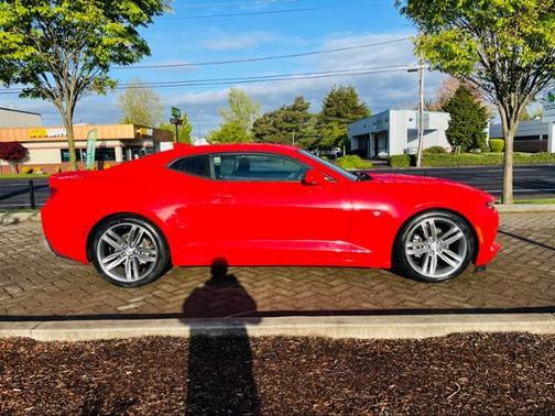 Photo 2 of 30 of 2018 Chevrolet Camaro 1LT