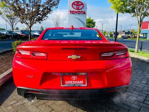 Photo 5 of 30 of 2018 Chevrolet Camaro 1LT