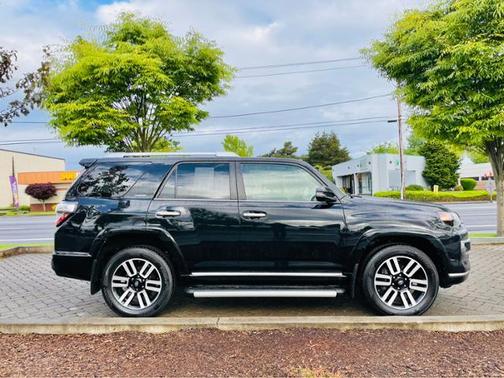 Photo 2 of 30 of 2018 Toyota 4Runner Limited 4WD