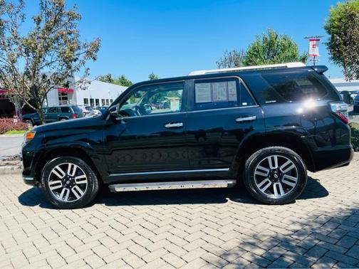 Photo 2 of 30 of 2018 Toyota 4Runner Limited 4WD