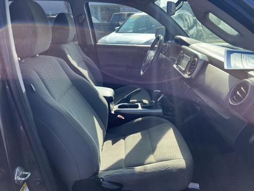 2016 Toyota Tacoma SR5