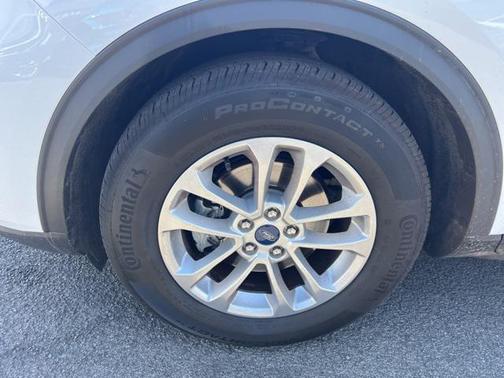 Oxford White 2022 Ford Escape S