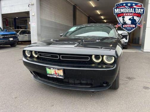 Pitch Black Clearcoat 2019 Dodge Challenger SXT