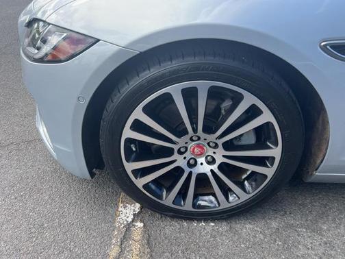2021 Jaguar XF SE