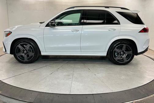 MANUFAKTUR Moonlight White Metallic 2026 Mercedes-Benz GLE 350 4MATIC