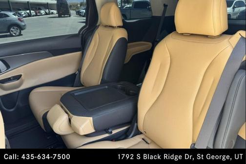 Snow White Pearl 2022 Kia Carnival LXS
