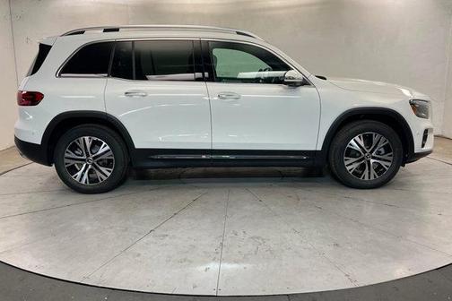 Polar White 2026 Mercedes-Benz GLB 250 4MATIC
