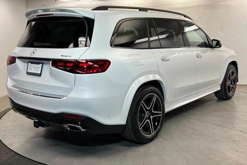 MANUFAKTUR Moonlight White Metallic 2026 Mercedes-Benz GLS 450 4MATIC