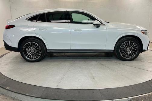 MANUFAKTUR Moonlight White Metallic 2026 Mercedes-Benz GLC 300 4MATIC Coupe