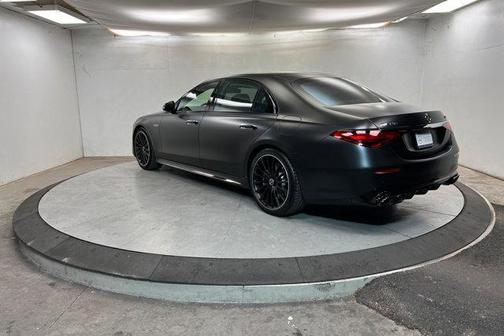 MANUFAKTUR Graphite Gray Magno 2026 Mercedes-Benz AMG S 63 E 4MATIC