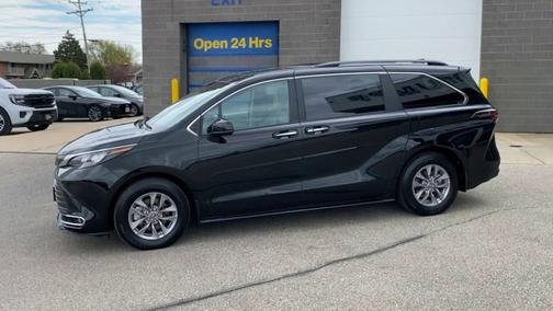 2024 Toyota Sienna XLE