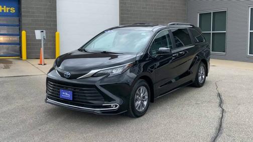 2024 Toyota Sienna XLE