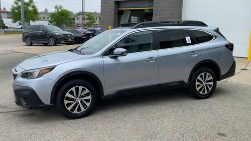 Ice Silver Metallic 2022 Subaru Outback PREMIUM