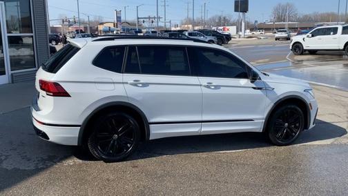 2022 Volkswagen Tiguan 2.0T SE R-LINE BLACK