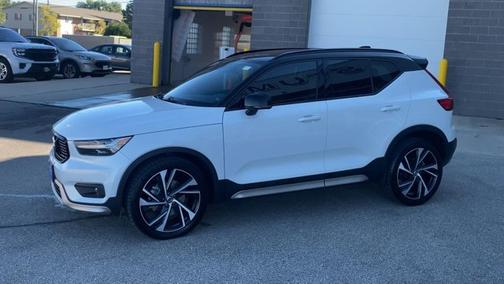 2020 Volvo XC40 T5 R-DESIGN