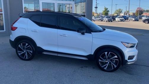 2020 Volvo XC40 T5 R-DESIGN