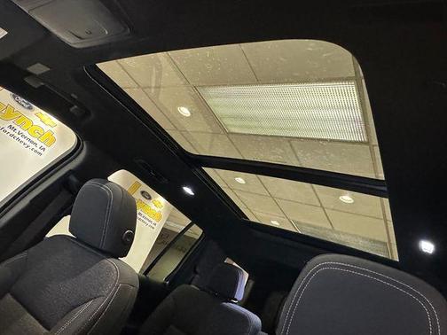 Mosaic Black Metallic 2026 Chevrolet Traverse LT