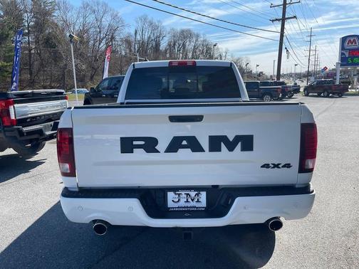 2018 RAM 1500 Night Crew Cab 4x4 5'7' Box