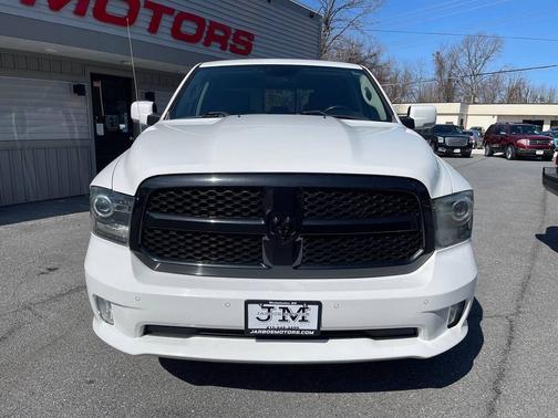 2018 RAM 1500 Night Crew Cab 4x4 5'7' Box