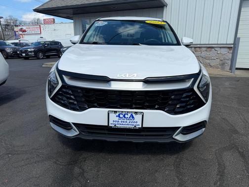 White 2023 Kia Sportage EX