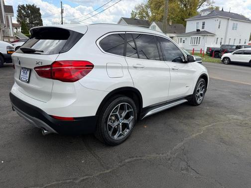 White 2018 BMW X1 xDrive28i