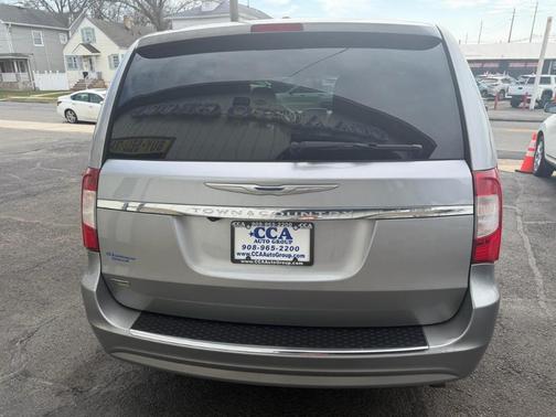 2016 Chrysler Town & Country Touring